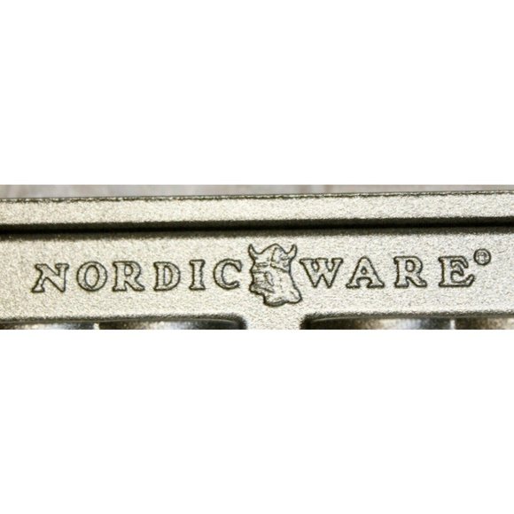 NordicWare Pan Train Cars Mini Bundt Cake Muffin Cupcake Truck 5 cups Classic - Picture 8 of 12